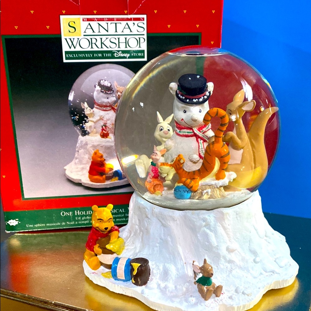 Walt Disney Santa's Workshop 90’s Winnie The Pooh Holiday Musical Snowglobe